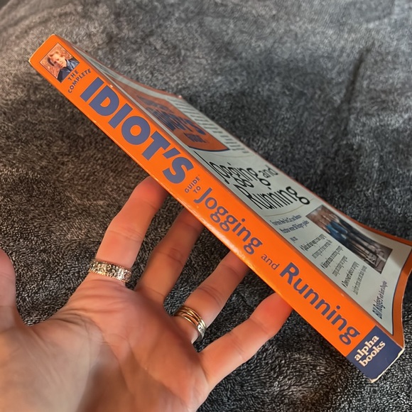 THE COMPLETE IDIOT”S GUIDE JOGGING AND RUNNING PAPER BACK BOOK - Picture 2 of 16